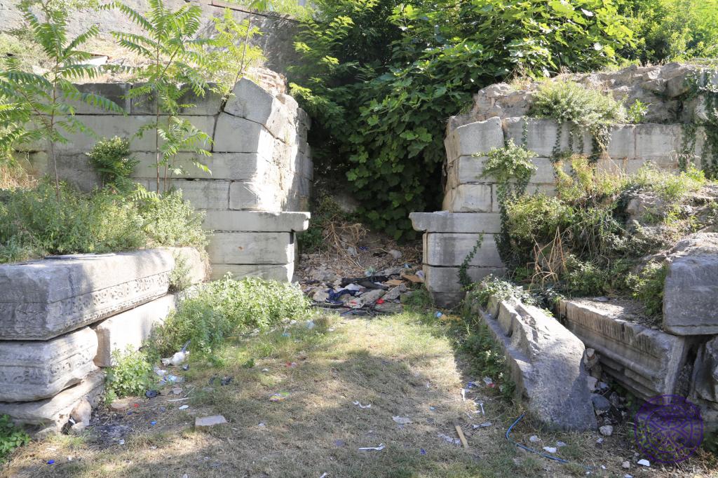 Gate of the Western Unit of the Boukoleon Palace (gate) - Istanbul City Walls
